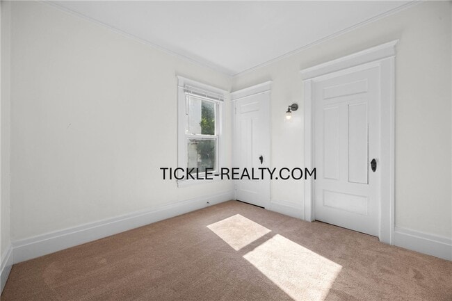 Building Photo - 15-17-17 Roosevelt St