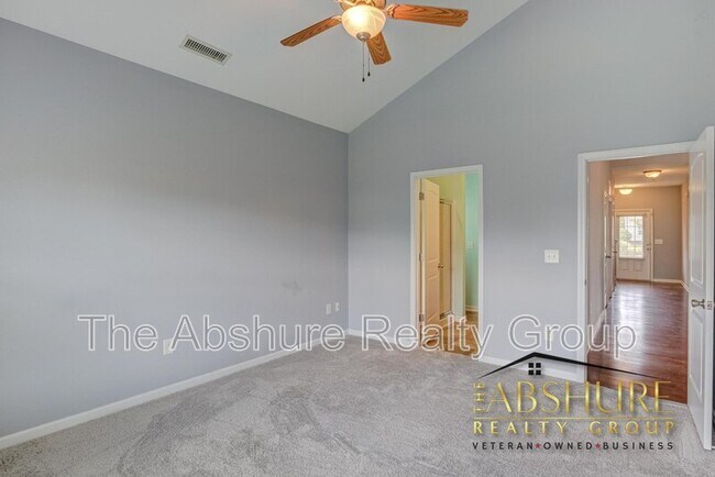 Building Photo - 535 Smith Ridge Way