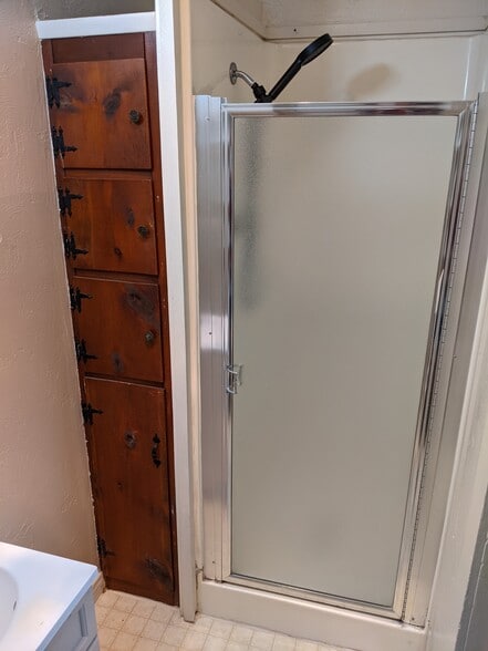 Bathroom (2) - 1124 Almaden St