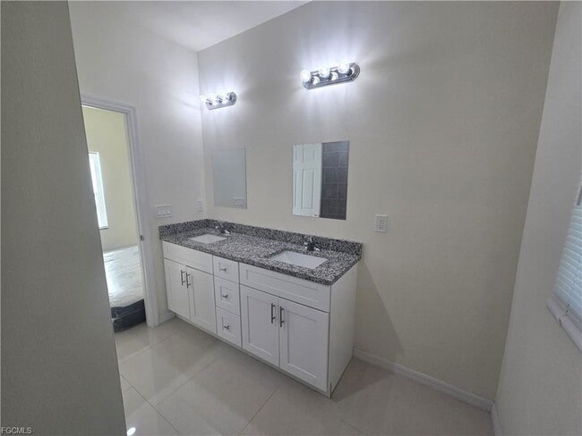 Building Photo - 324 Mangonia Ave