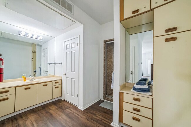 Building Photo - 1 Crystal Springs Ct