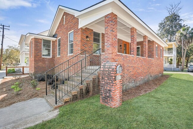 Building Photo - Downtown Beaufort Charmer