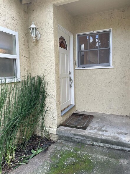 Building Photo - 21122 Avenue San Luis