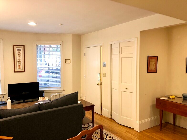 Primary Photo - 24 Yarmouth St