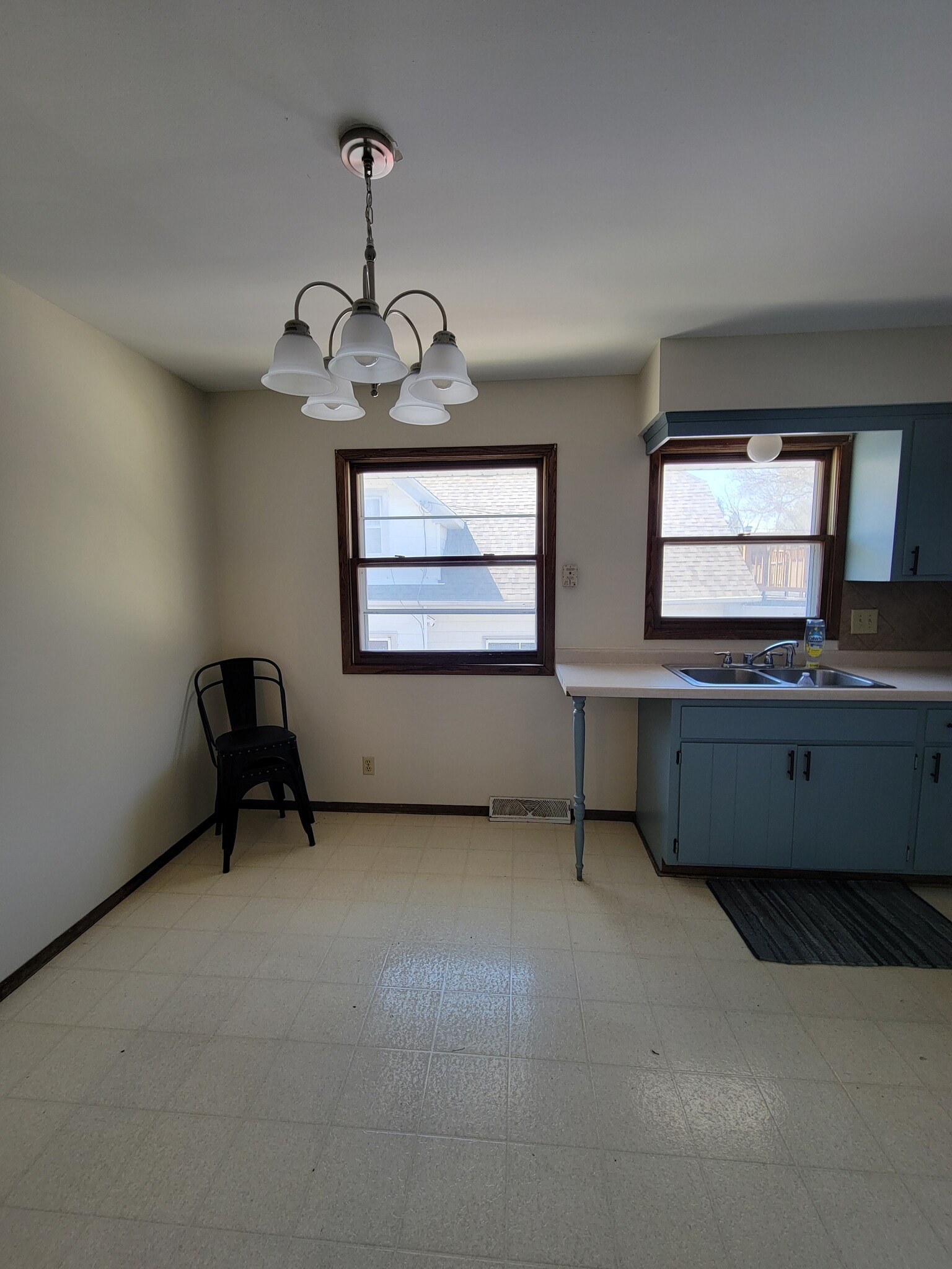 Eat in Kitchen - Dining Area - 9010 W Mitchell St
