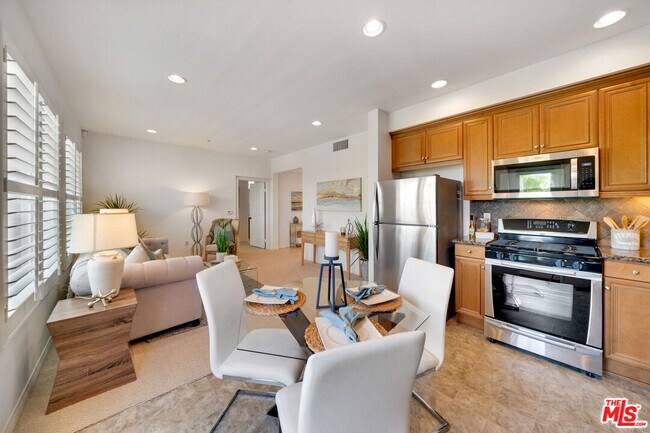 Building Photo - 6020 S Seabluff Dr