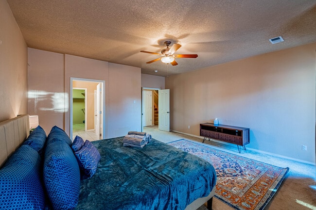 Building Photo - 9719 Calle Chamisa NW