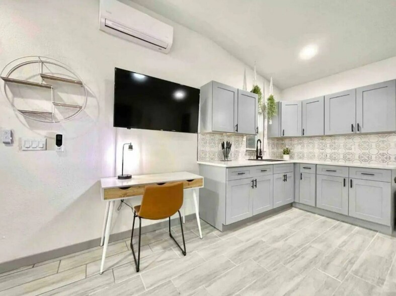 Building Photo - 1213 Corbett Ln