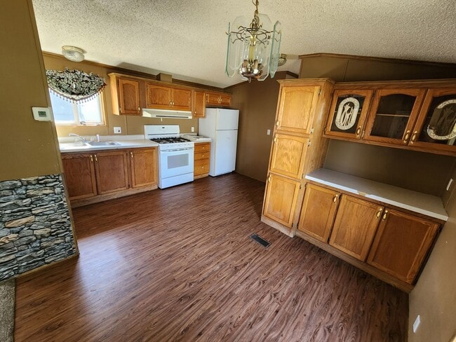 Building Photo - 3 Bed 2 Bath Mobile Home