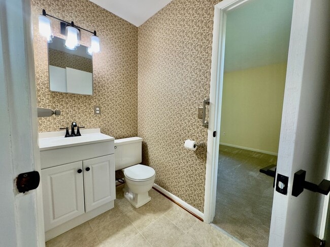 Building Photo - 5247 Silvertown Dr