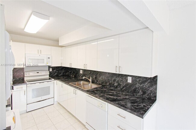 Building Photo - 5800 SW 127th Ave