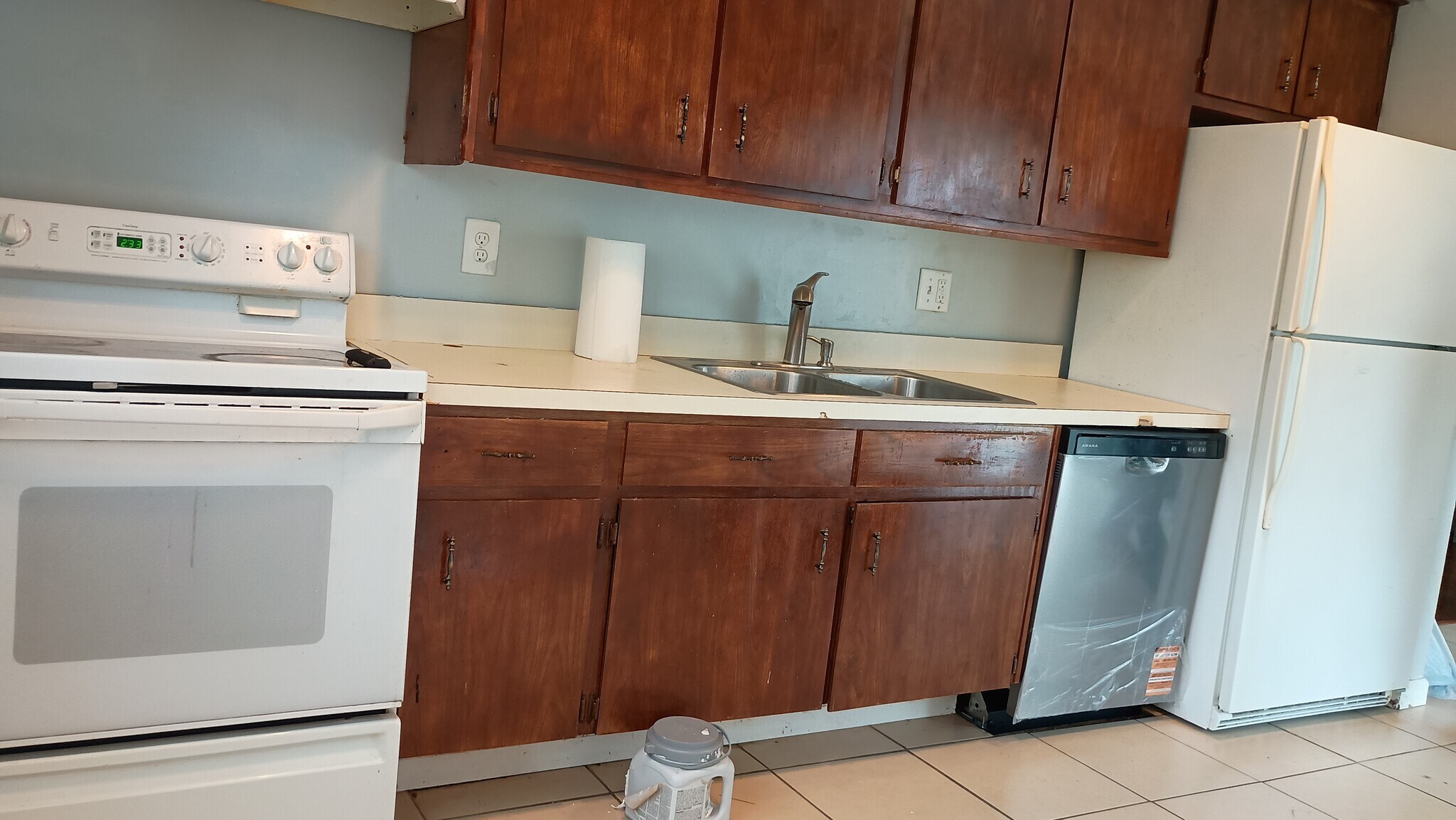 Building Photo - 15249 Roycroft St