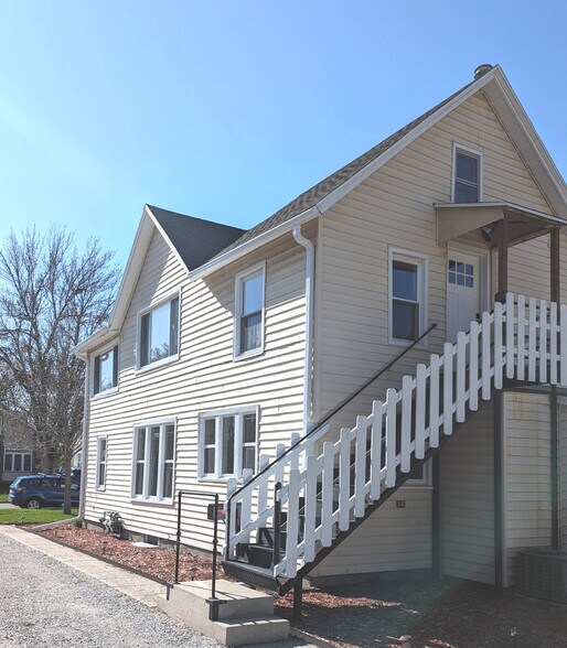 816 Enterance - 816 Carroll Ave