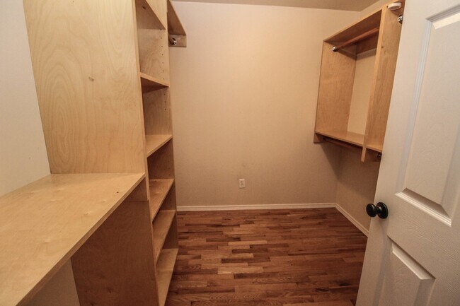 Building Photo - Coming Soon! Very well maintained home wit...