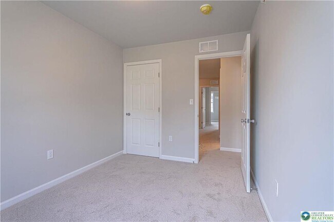 Building Photo - 746 Blue Heron Dr