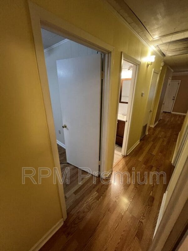 Building Photo - 4143 Nelson St