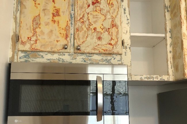 Building Photo - 11672 Oxnard St