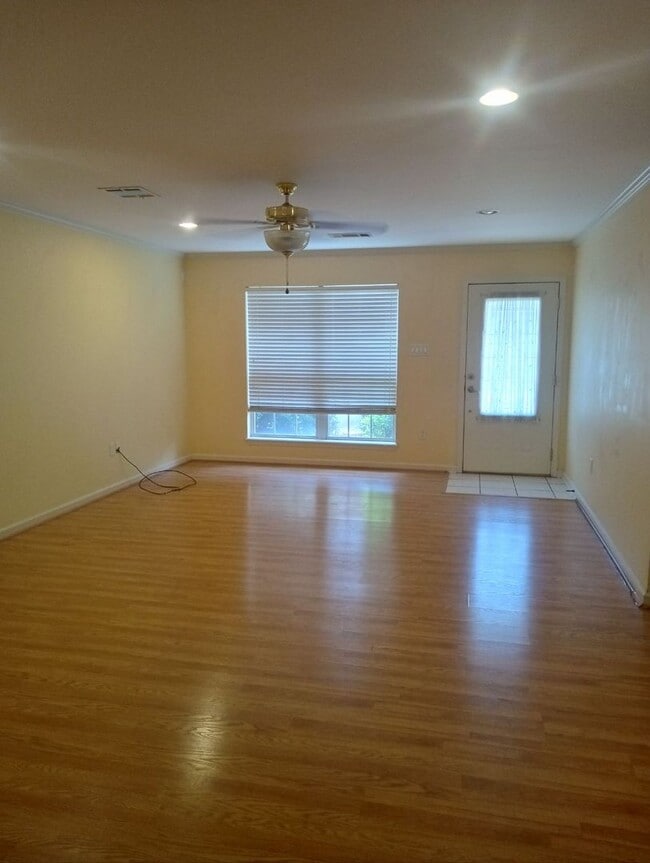 Building Photo - Now Available – 1-Level Condo in Alexandria, LA | $1,250/month
