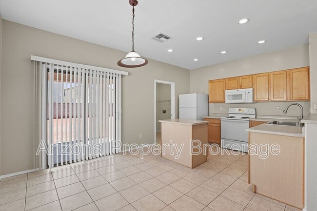 Building Photo - 2219 N 92nd Dl
