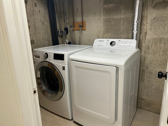 Building Photo - 15815 E 13th Pl