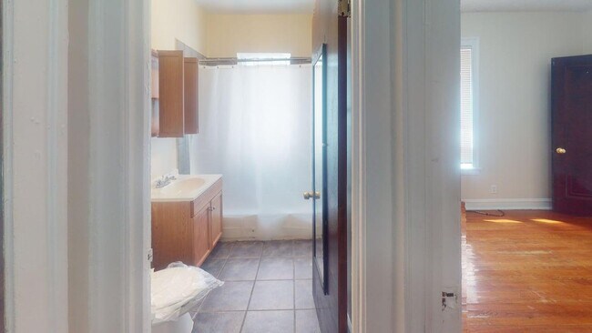 Building Photo - 823 W 83rd St