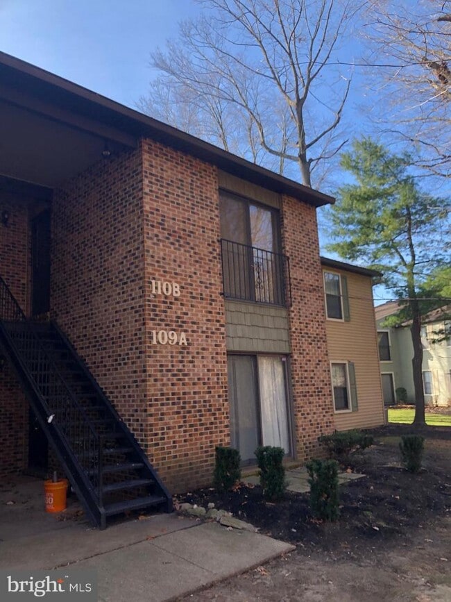 Building Photo - 1598 Nixon Dr