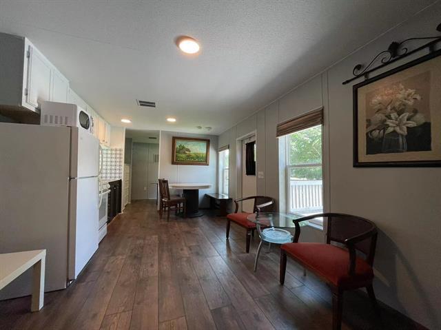 Building Photo - 132 Park Dr