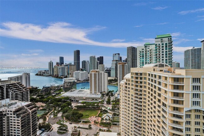 Building Photo - 848 Brickell Key Dr