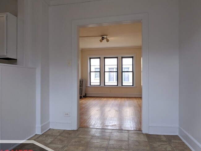 Building Photo - 2332 N Spaulding Ave