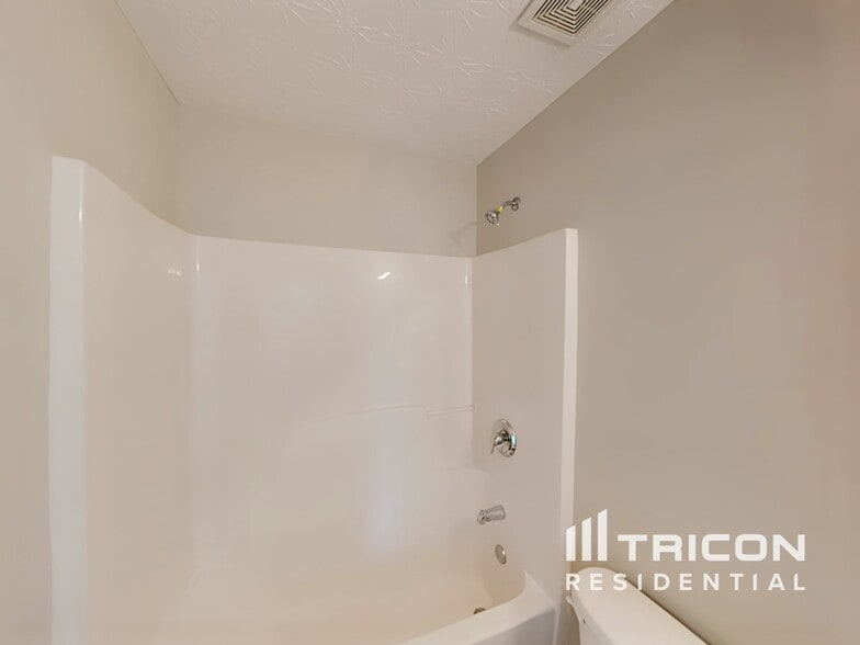 Building Photo - 7134 Creeksong Dr