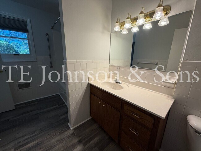 Building Photo - Three bedroom House with Large Lot in Country Setting