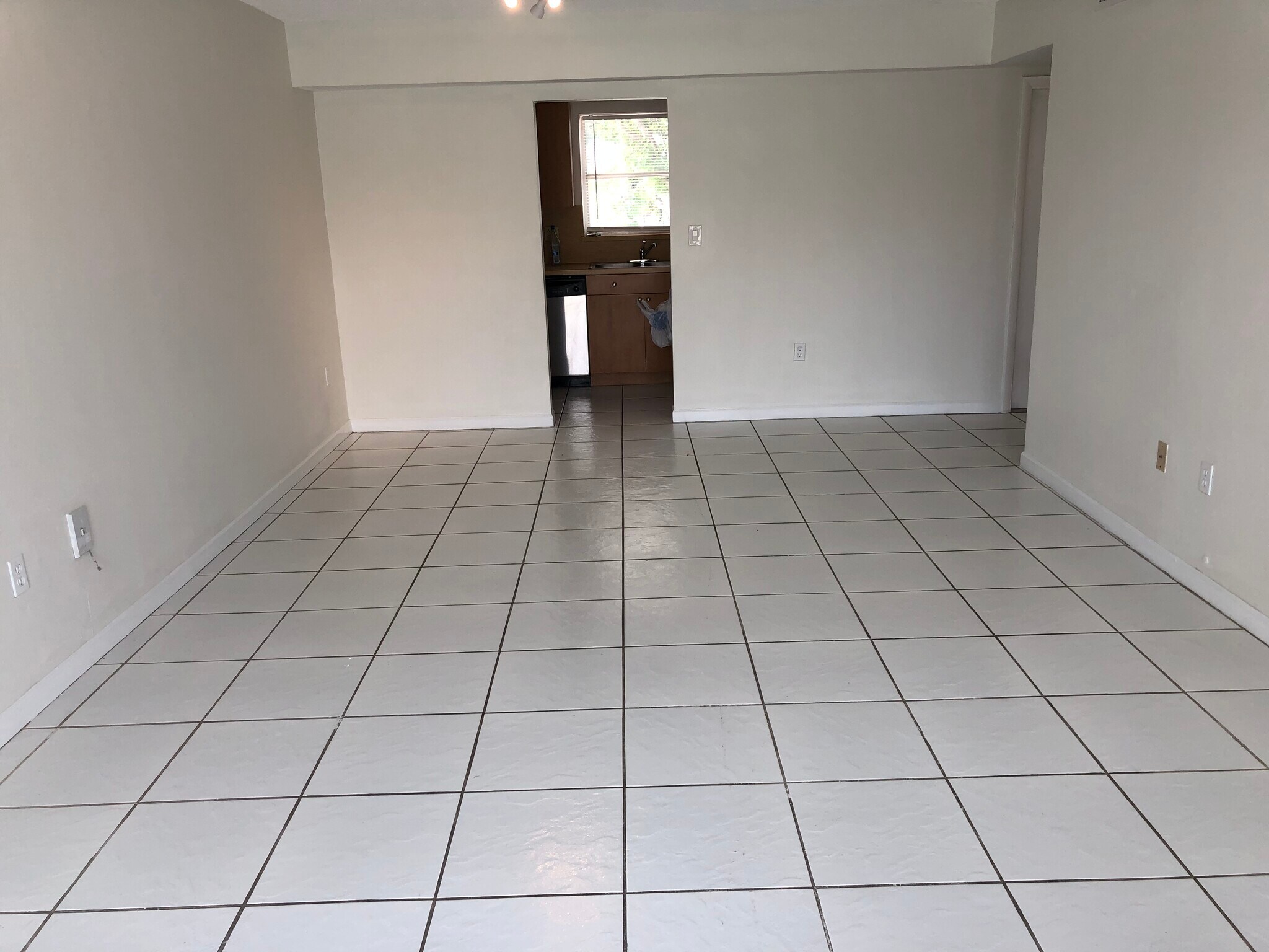 Living / dining - 7350 SW 82nd St