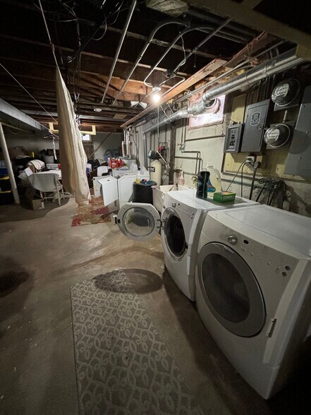 Building Photo - 1812 Northwestern Ave