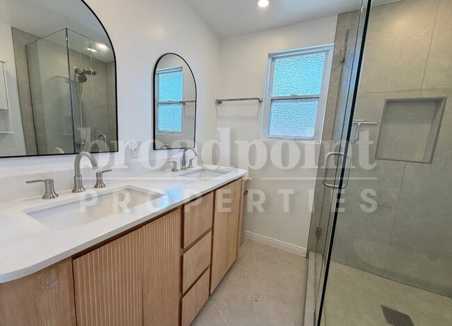 Building Photo - 203 Chapalita Dr