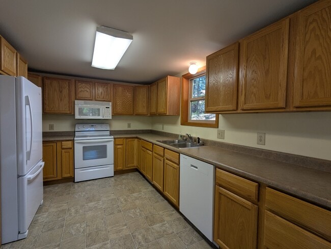 Building Photo - 286 Antler Rdg Rd