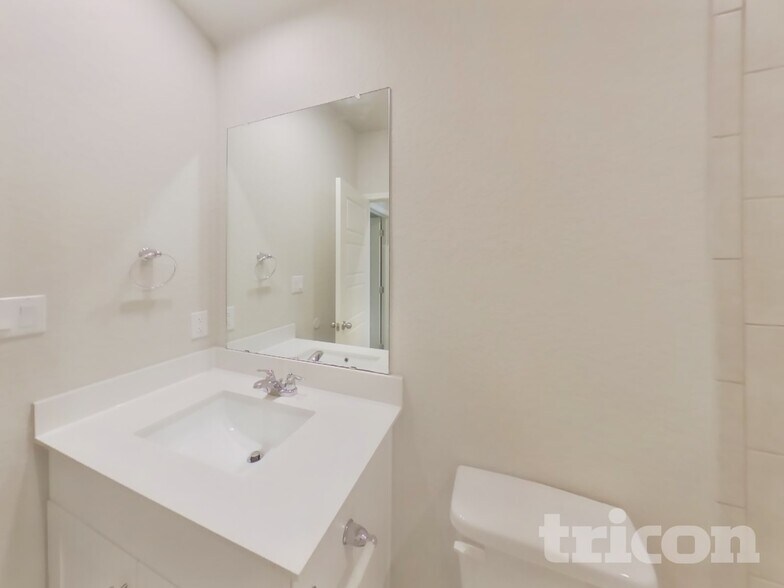 Building Photo - 13538 Paxton Blvd