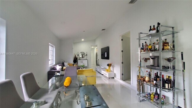 Building Photo - 1225 NE 32nd Ave