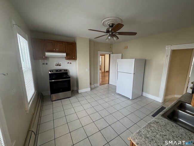 Building Photo - 110 Adelaide St