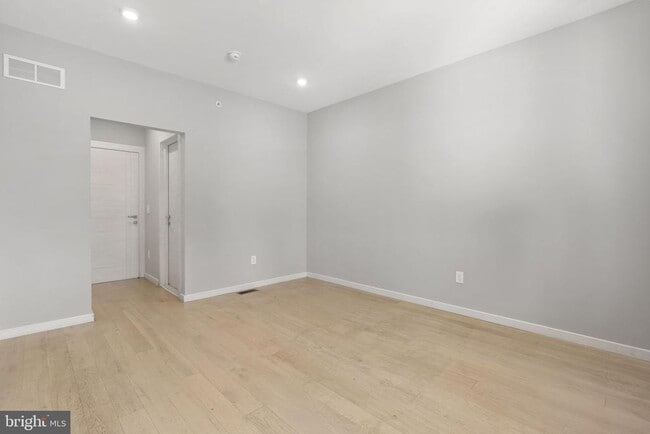 Building Photo - 2142 Master St