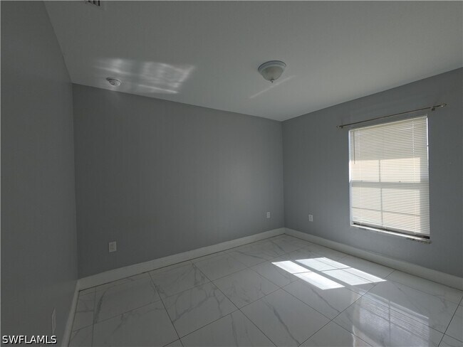 Building Photo - 129 Gilbert Ave S