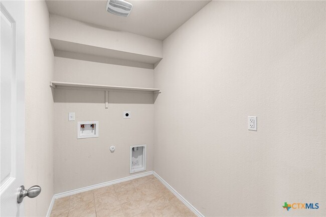 Building Photo - 5102 Karen Grn Dr