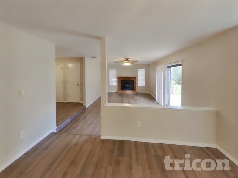 Building Photo - 5721 Arrow Ct NE