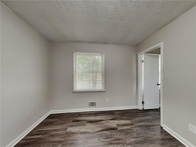 Building Photo - 5992 Monterey Dr