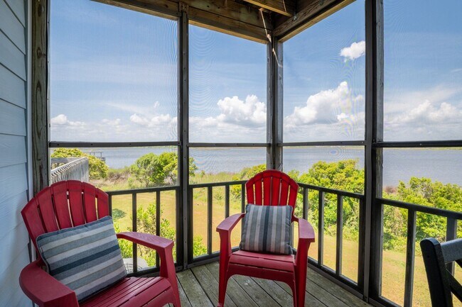 Building Photo - FURNISHED OFF-SEASON MONTHLY RENTAL-STARTING JANUARY 2026