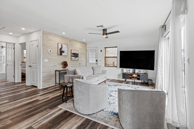 Building Photo - 9 3rd St