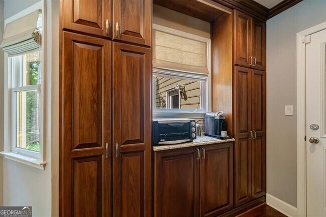 Building Photo - 947 Lenox Hill Ct NE