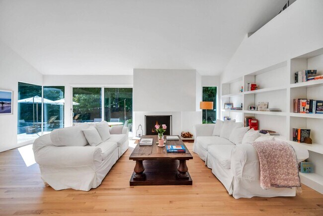 Building Photo - 3 Lynda Ln