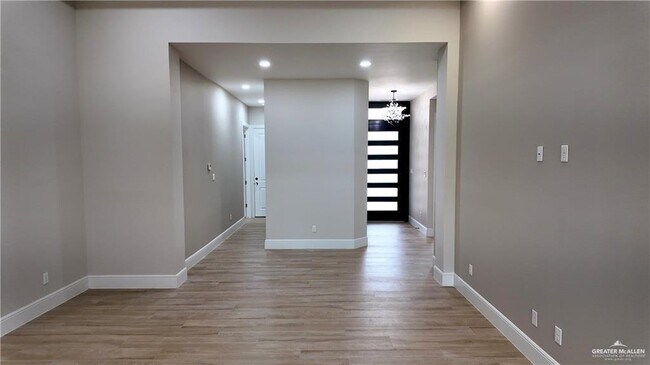Building Photo - 33 Baylor Ave