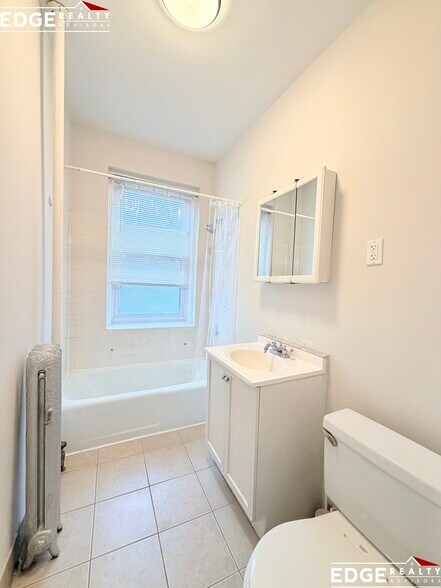 Building Photo - 160 Strathmore Rd