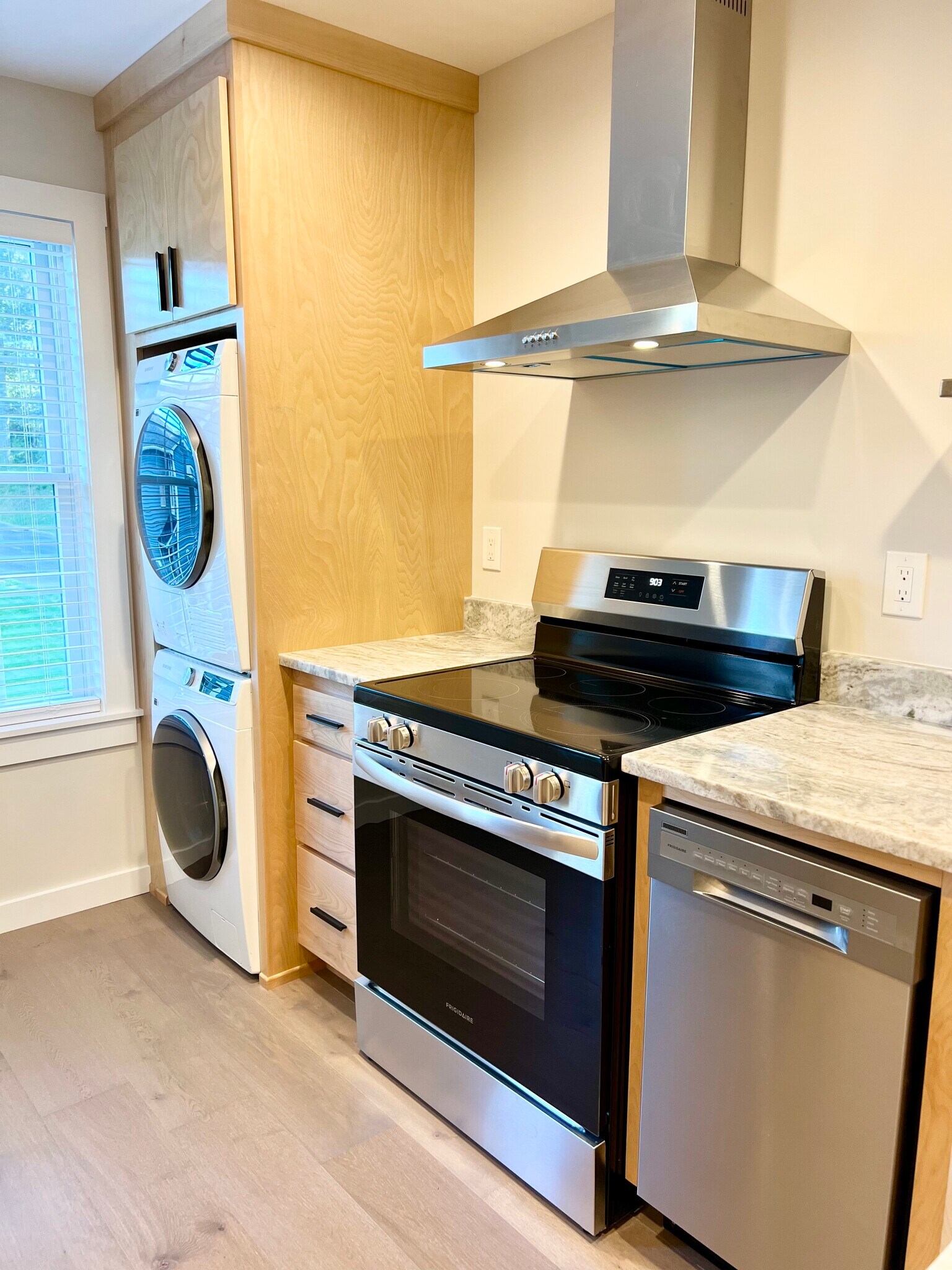 Building Photo - 179 Butternut St